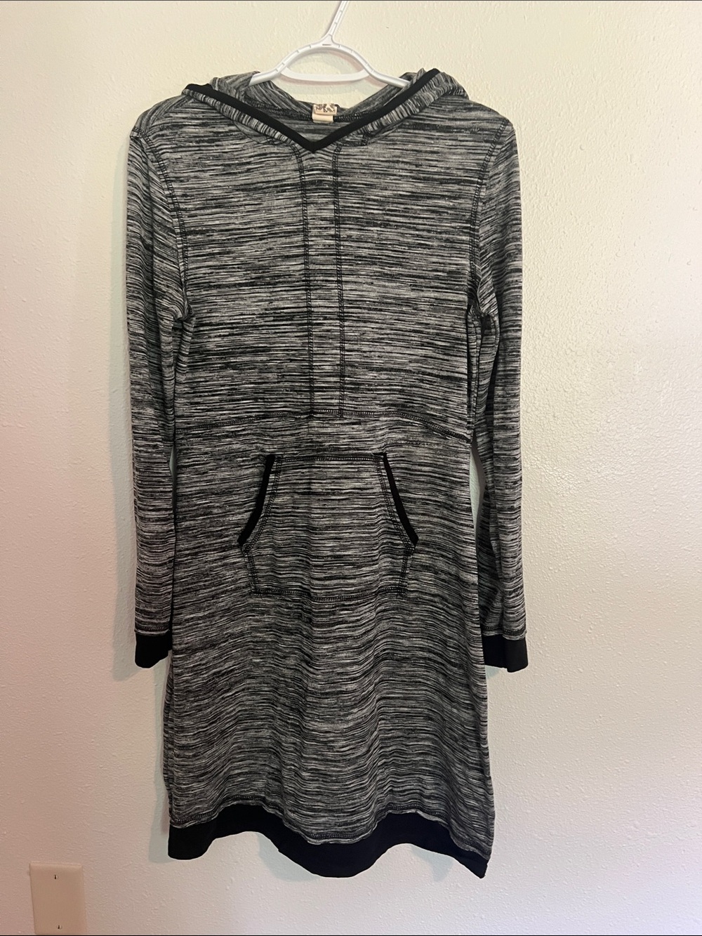 Aventura Hooded Sweater Dress Size M.